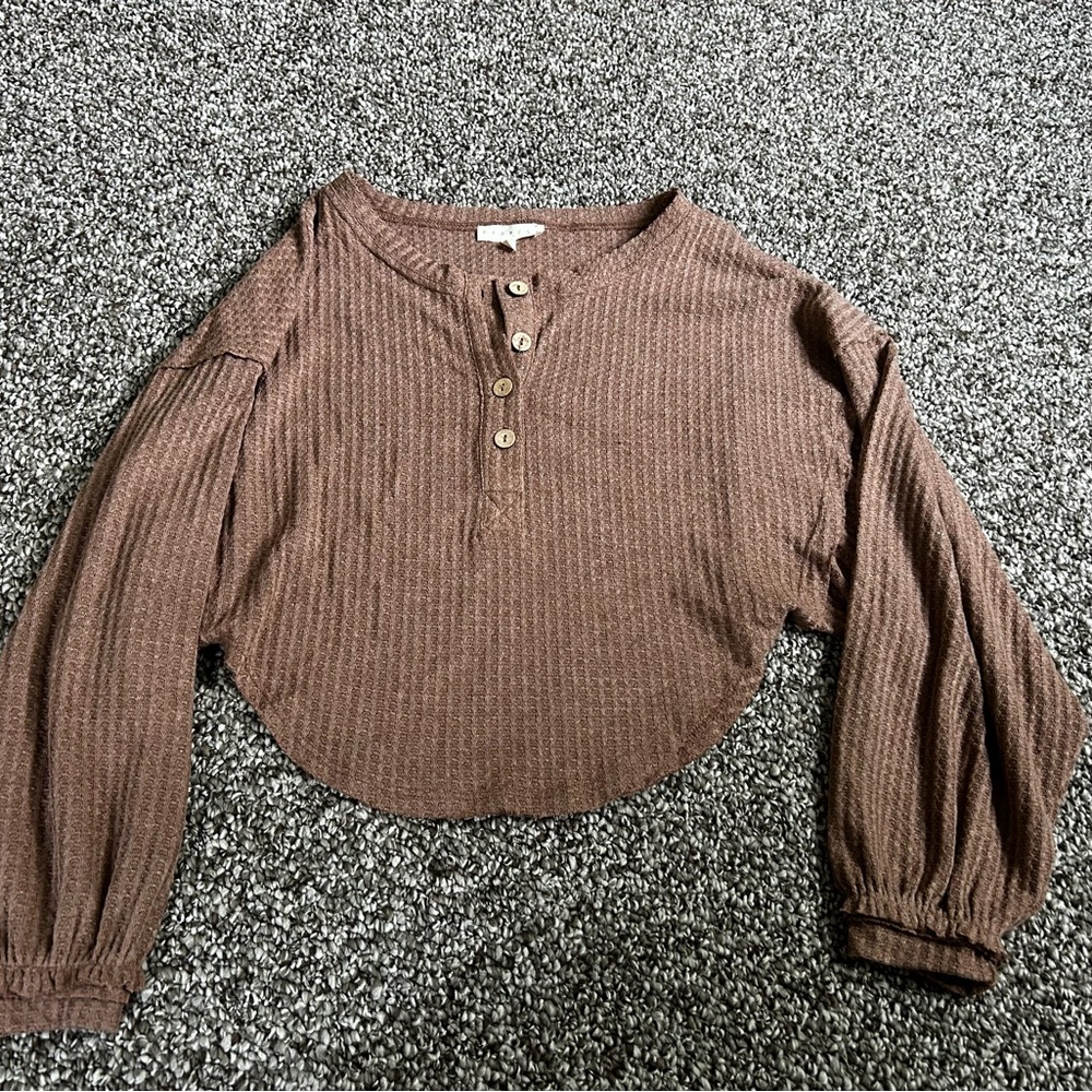 Woman’s Promesa Brown cropped top with buttons and puff sleeves size S